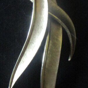 Vintage Trifari Three (3) Leaf Brushed Gold Tone Brooch/Pin Stamped 4" x 1.75"